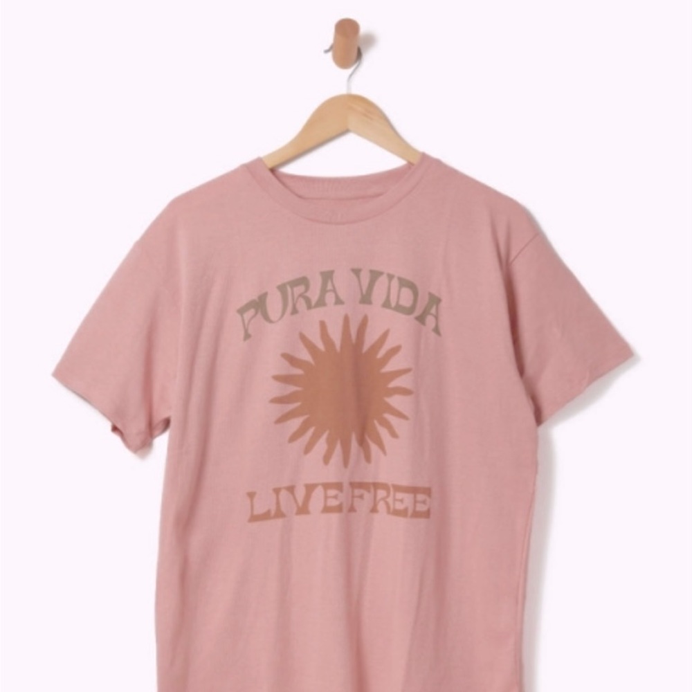 $12 Pura Vida Live Free T Shirt